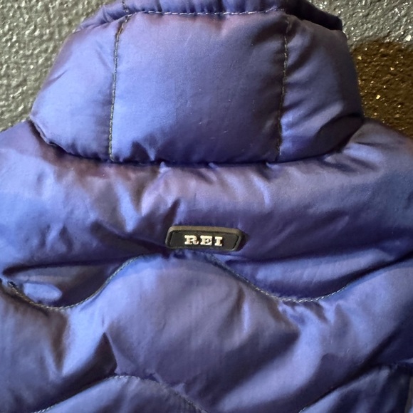 Kids REI Navy Blue Green Puffer Vest - Picture 3 of 4